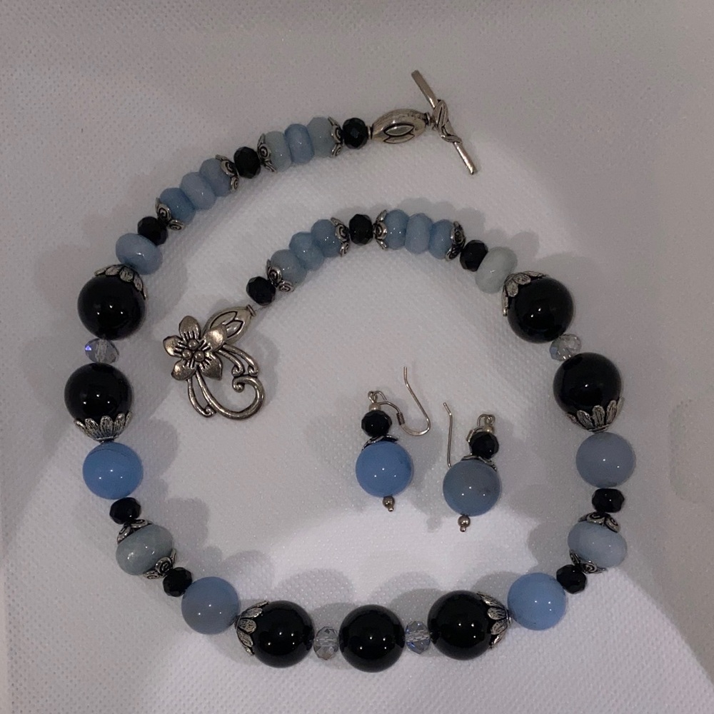Chic Black and Blue Beaded Necklace Set